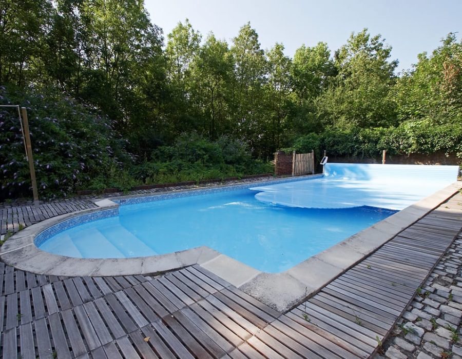 Comment bien choisir le volet roulant pour la piscine ?