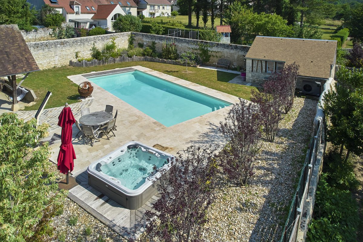 Piscines & spas avec son aménagement extérieur Wellness