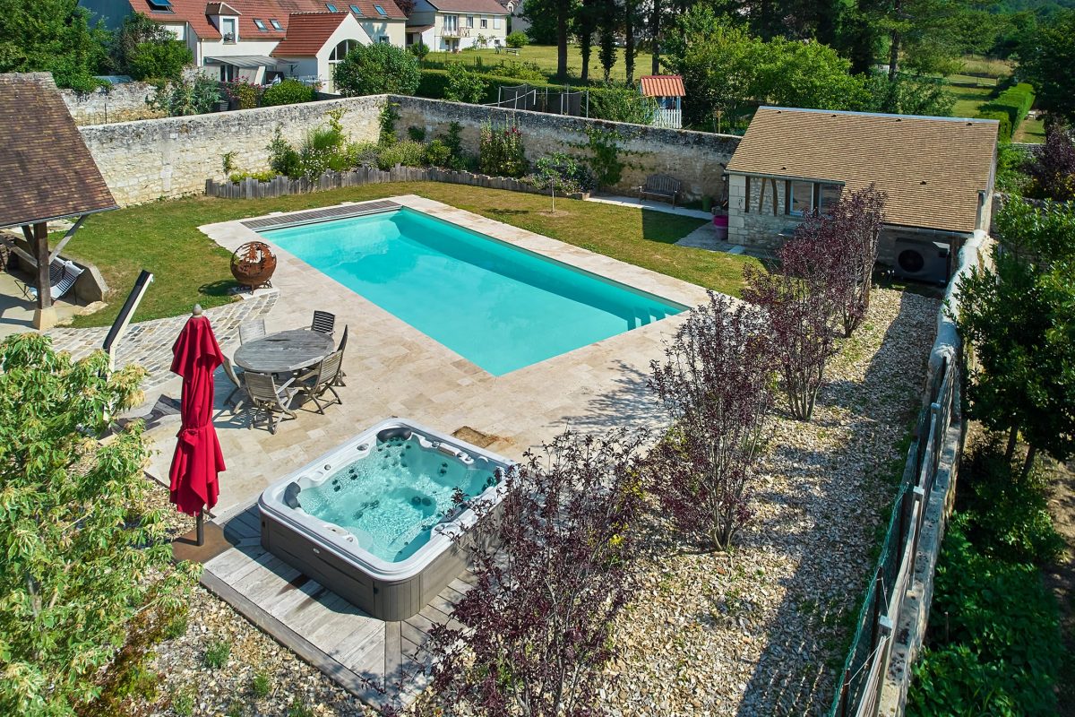 Piscines & spas avec son aménagement extérieur Wellness