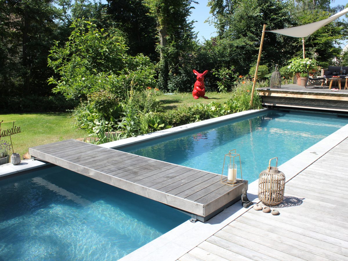 Couloir de nage avec passerelle mobile