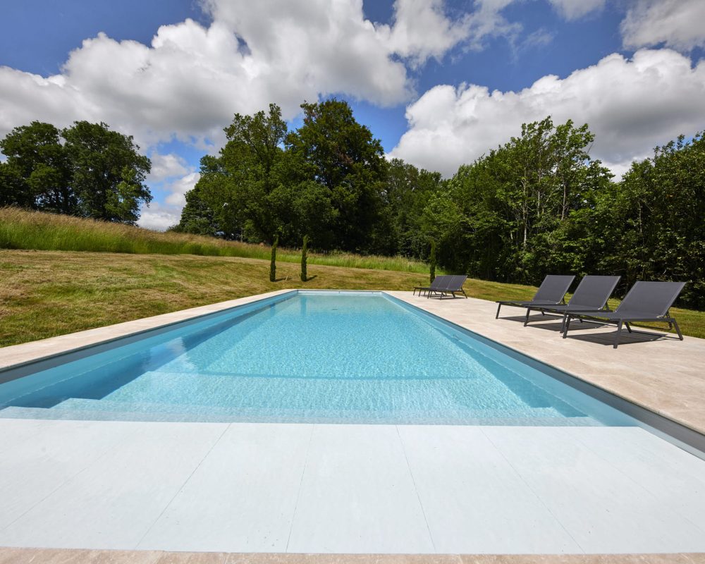 Le couloir de nage : l'excellence sportive et esthétique par HÉNOCQUE PISCINES ET SPAS