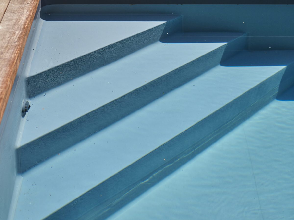 Escalier d'angle de 3 marches avec margelles en bois exotique