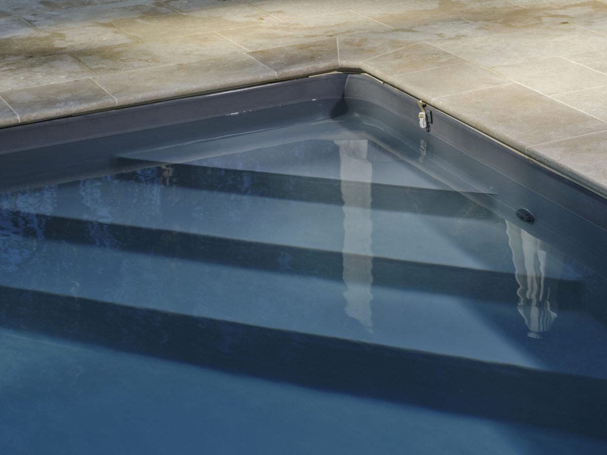 Escalier d'angle 3 marches pour piscine