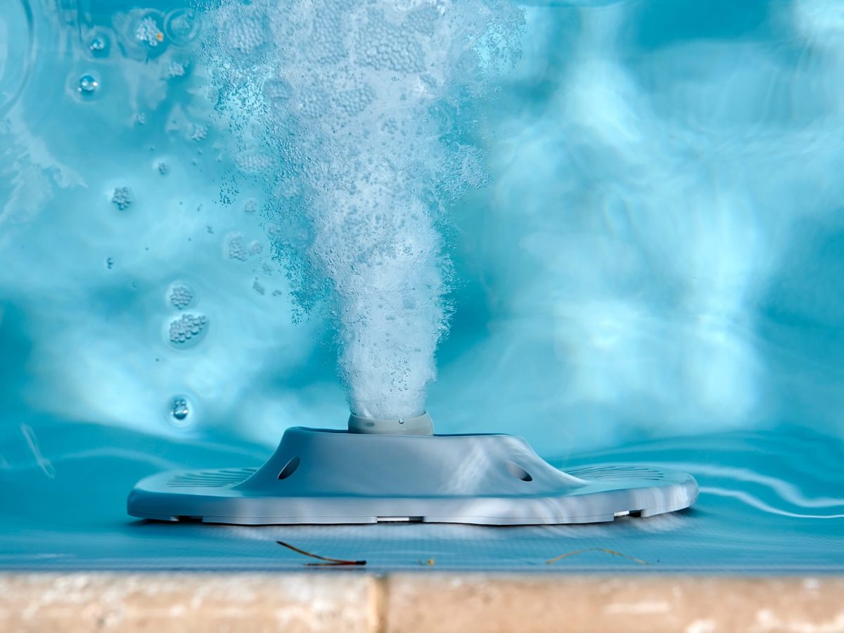 Système de nage à contre courant pour piscine sportive