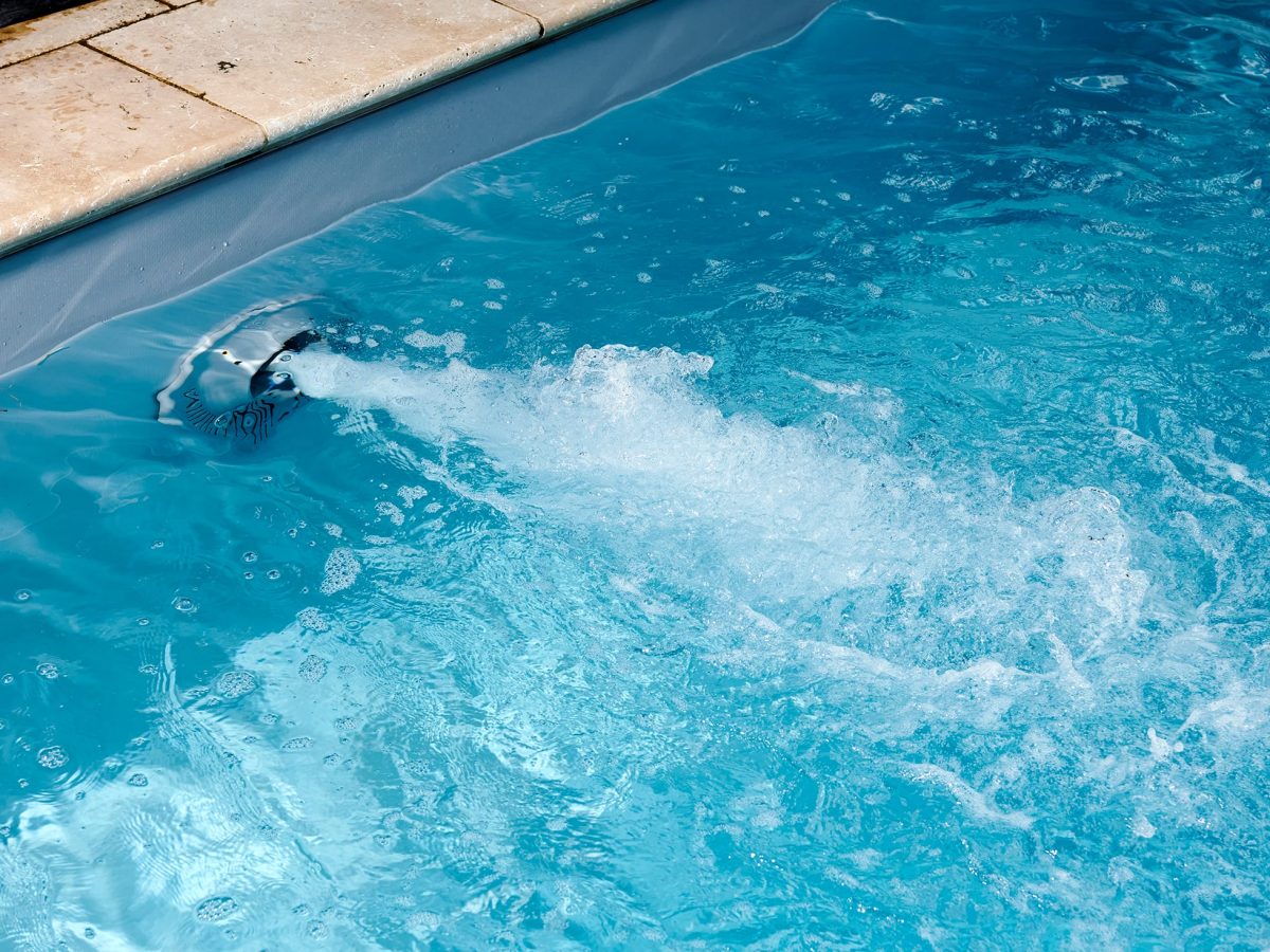 Système de nage à contre courant pour piscine sportive