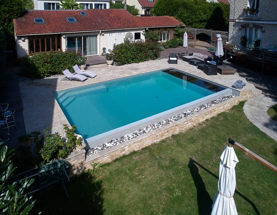 Piscine à débordement