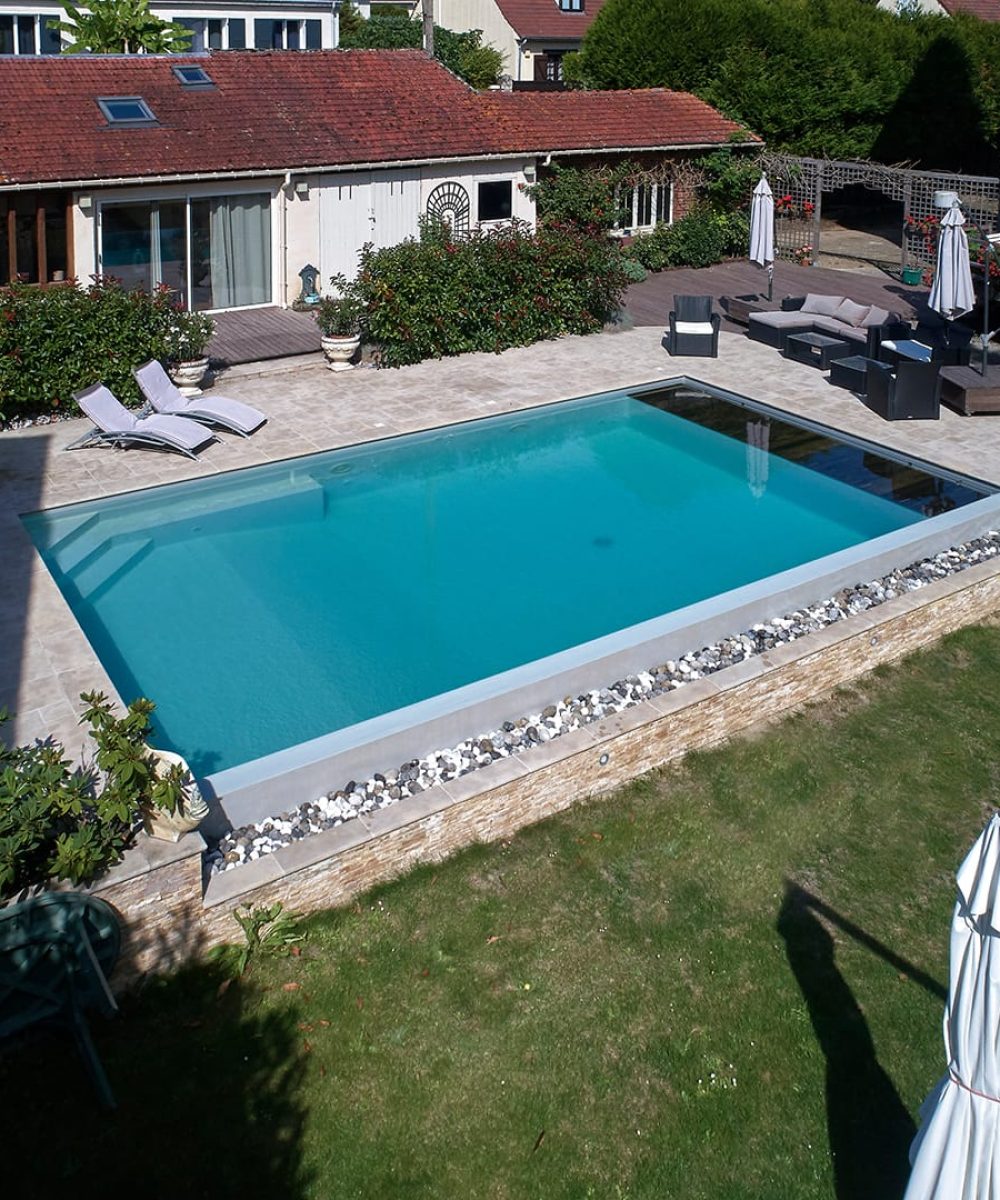 Piscine à débordement