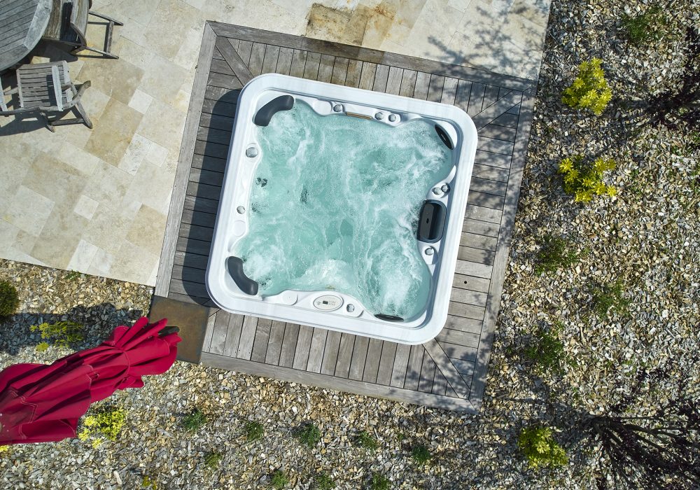 Spa semi-enterré de 3 places avec aménagement extérieur