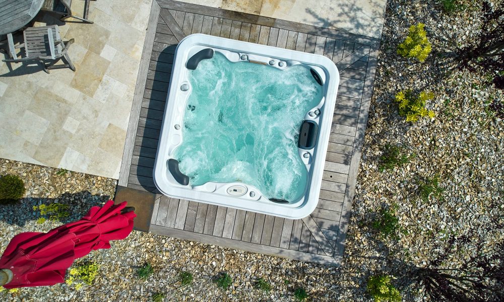 Spa semi-enterré de 3 places avec aménagement extérieur