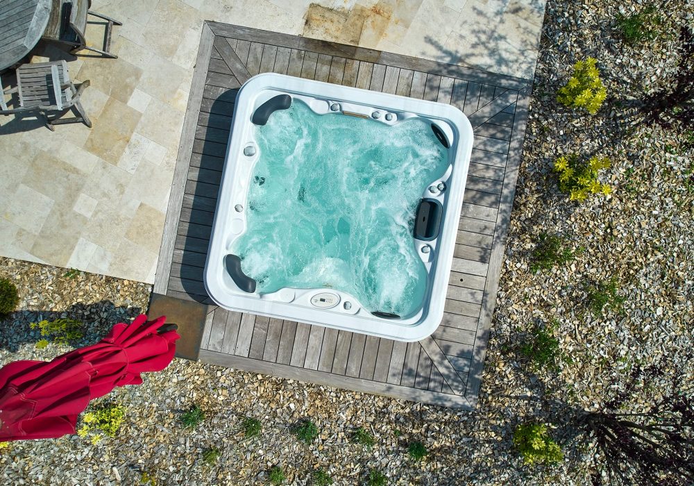 Spa semi-enterré de 3 places avec aménagement extérieur